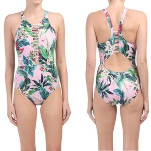 ☀️SALE PRICE! NWT $150 MIRACLESUIT LEAH TROPICAL